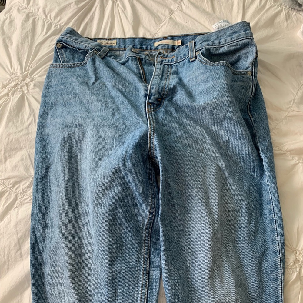 Levi’s mom jeans